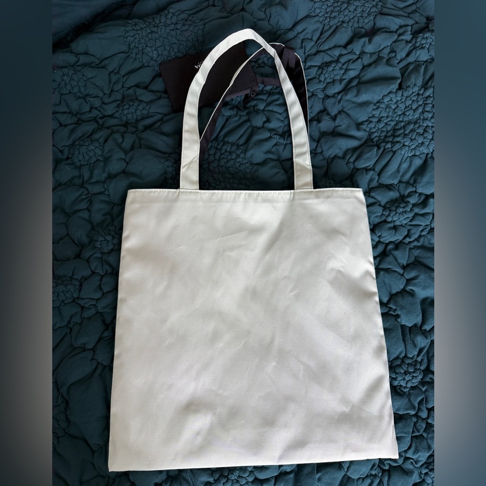 Prada beauty reversible tote bag plus pouch - Picture 10 of 11